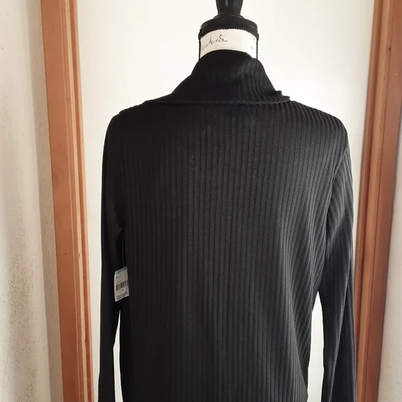 Covington Black Cardigan runs .m - Picture 6 of 7